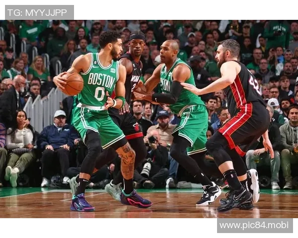 NBA战报:布朗29分7板,凯尔特人98-96险胜热火 NBA战报:布朗29分7板,凯尔特人98-96险胜热火